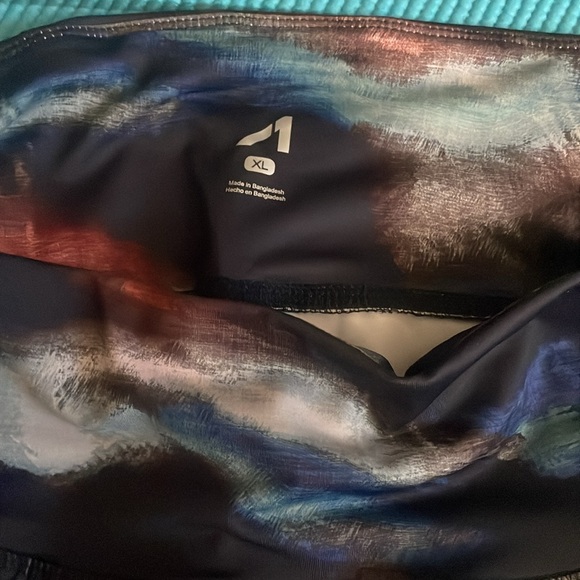 Alive Leggings - Picture 4 of 4